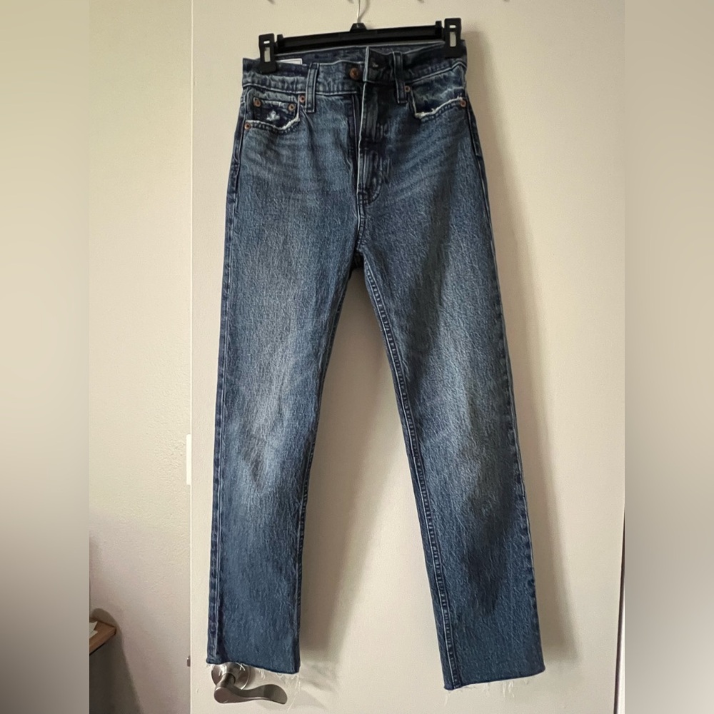 GAP Women’s Cheeky Straight Jeans